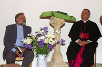 Bischof Wiesemann mit Pfarrer Kolb